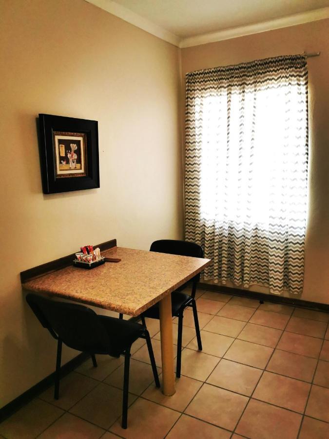 East Gate Rest Camp Apartment Buitepos Ngoại thất bức ảnh